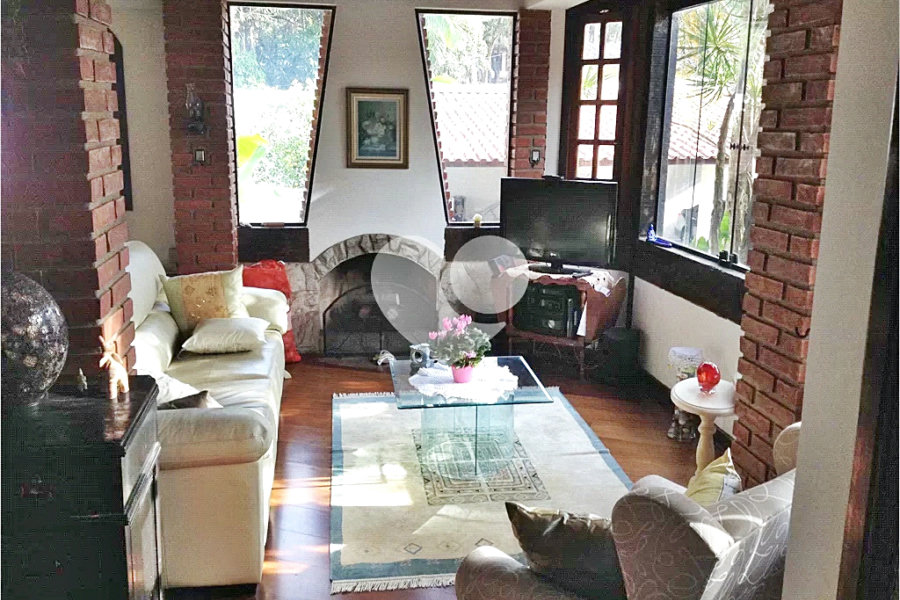 Casa à venda com 4 quartos, sendo 1 suíte, no condomínio Associação Reserva das Hortênsias, Mairiporã - SP