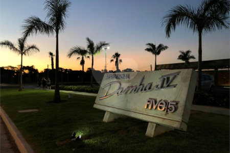 LOTE DE ESQUINA NO CONDOMINIO RESIDENCIAL DAMHA IV
