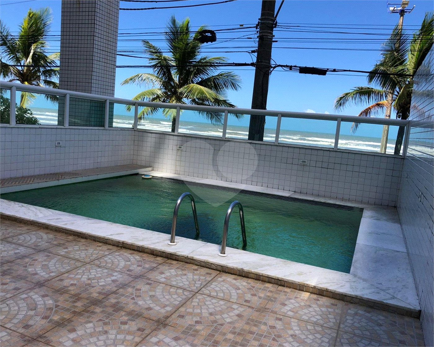 Apartamento à venda com 2 quartos, sendo 1 suíte,  no Centro, Mongaguá, SP