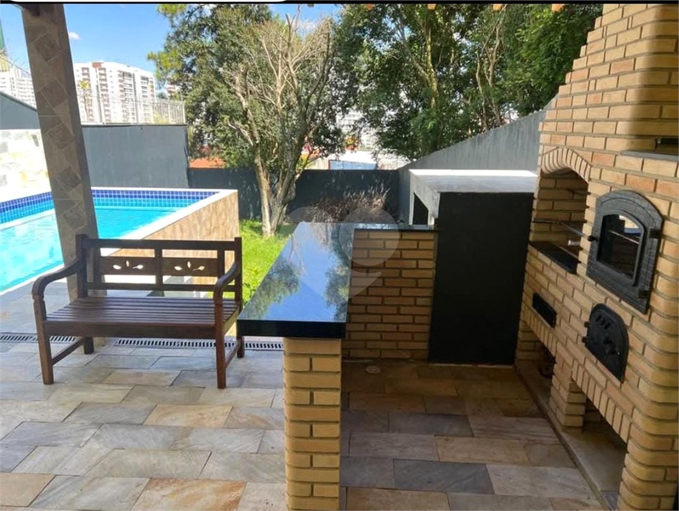 Casa à venda com 4 quartos, sendo 3 suítes,  em Cerâmica, São Caetano do Sul, SP