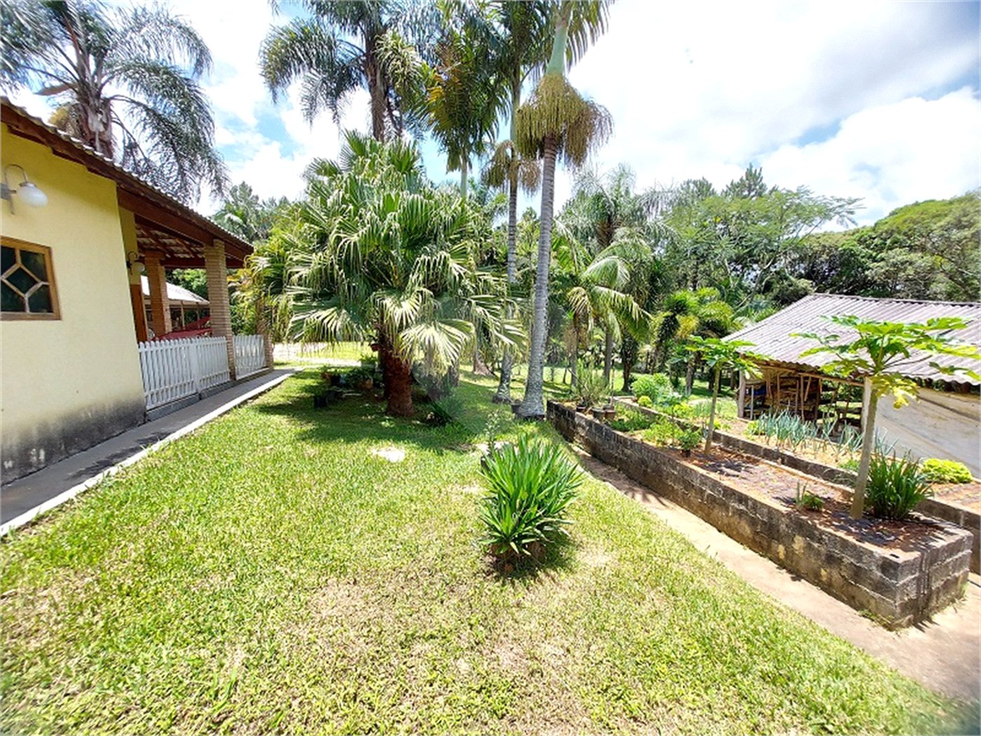 Casa à venda com 4 quartos, sendo 1 suíte, no Centro, Ibiúna, SP