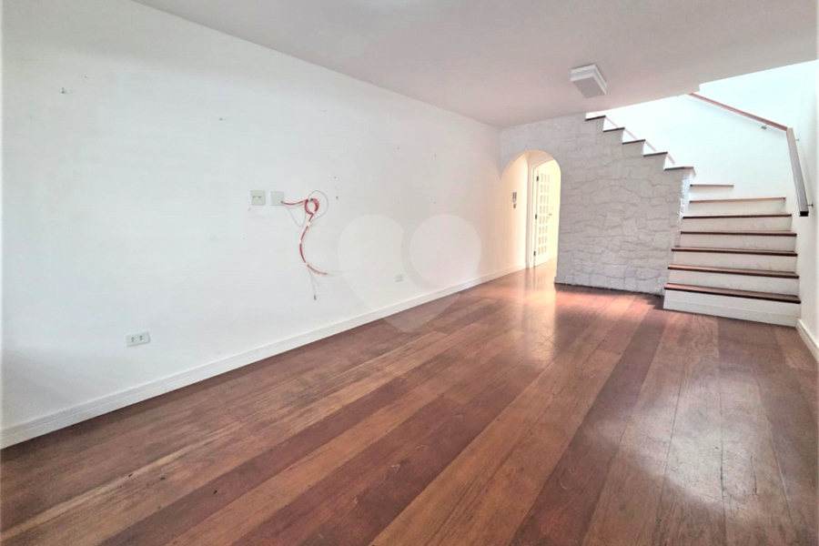 Sobrado à venda ou para alugar com 3 quartos, sendo 2 suítes,  em Vila Lucia, São Paulo, SP