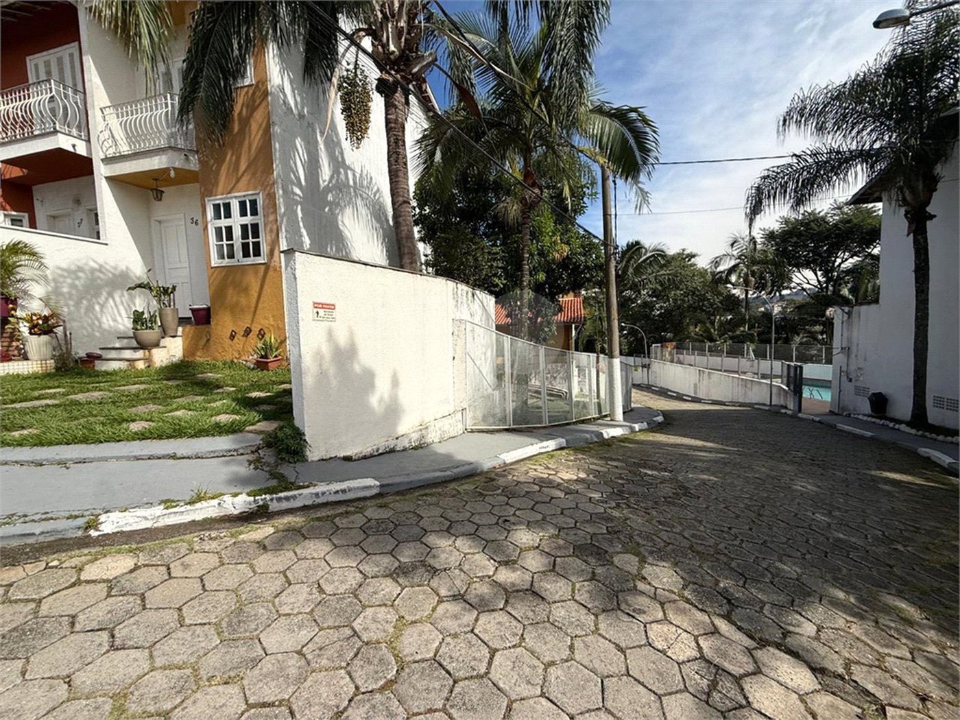 Casa à venda com 2 suítes no condomínio Village Palmas, São Paulo - SP