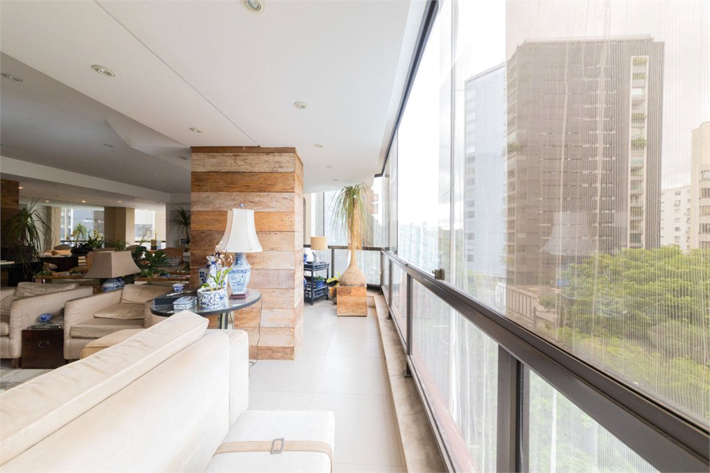 Apartamento à venda com 3 quartos, sendo 2 suítes, em Itaim Bibi, São Paulo, SP