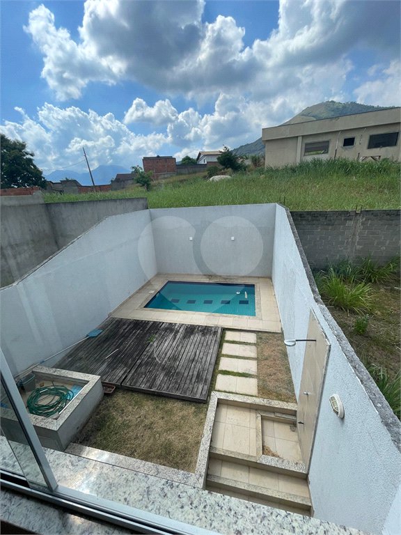 Casa à venda com 3 quartos, sendo 1 suíte, no condomínio Residencial Green Ville, Rio de Janeiro - RJ