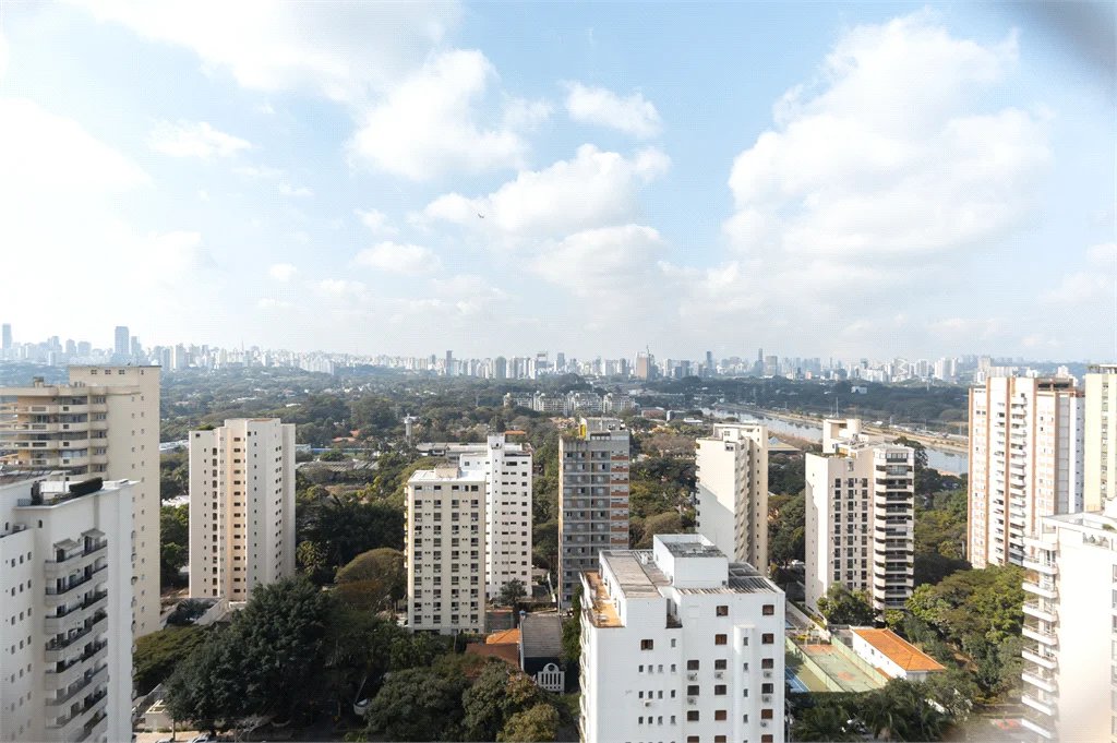 Duplex à venda com 6 quartos, sendo 4 suítes, em Alto de Pinheiros, São Paulo, SP