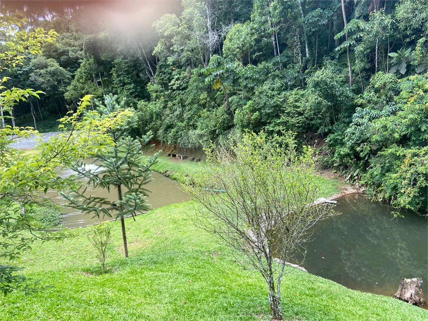 Vende-se chácara com lago Nazare Paulista com 3.000 m²