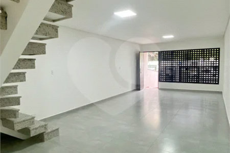 Sobrado com 3 andares, 350 m², 6 quartos, 2 suítes e 5 vagas para locação no Jardim Anália Franco!