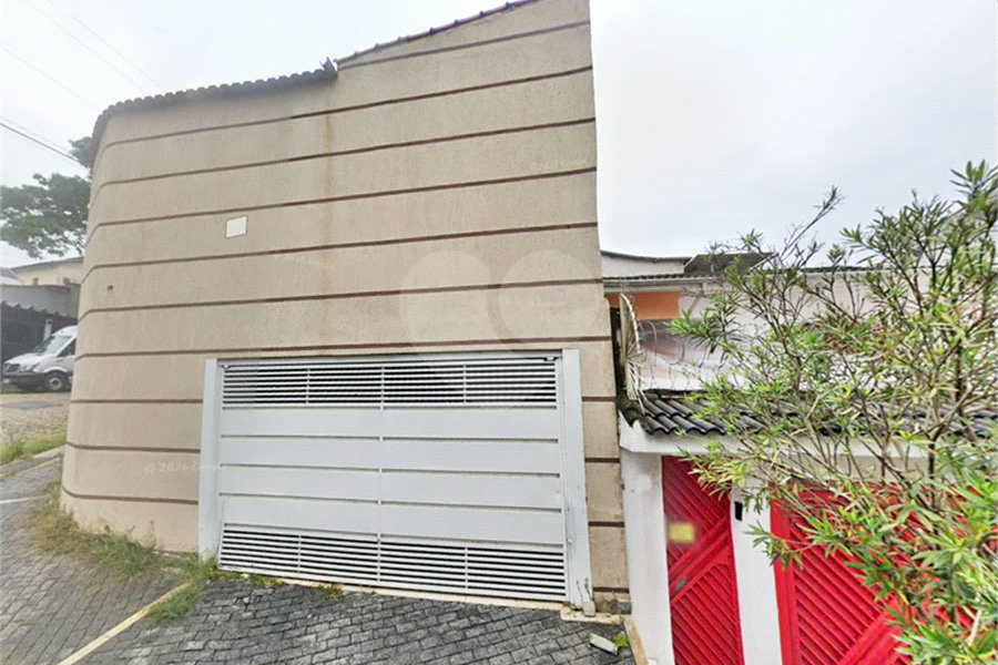 Sobrado Moderno à Venda na Pedra Branca, 3 Dormitórios, 1 Suíte, Piscina