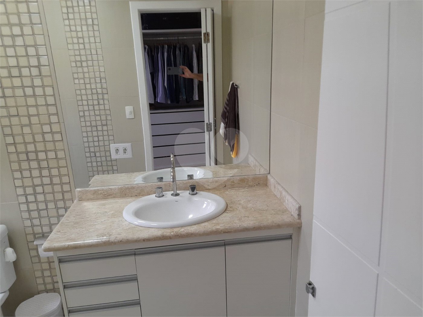Sobrado à venda com 4 quartos, sendo 1 suíte, em Chora Menino, São Paulo, SP