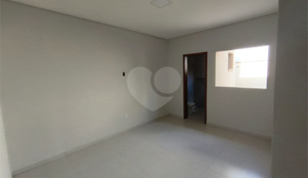 Casa à venda com 3 quartos, sendo 1 suíte, no condomínio Tivolli, Itapetininga - SP