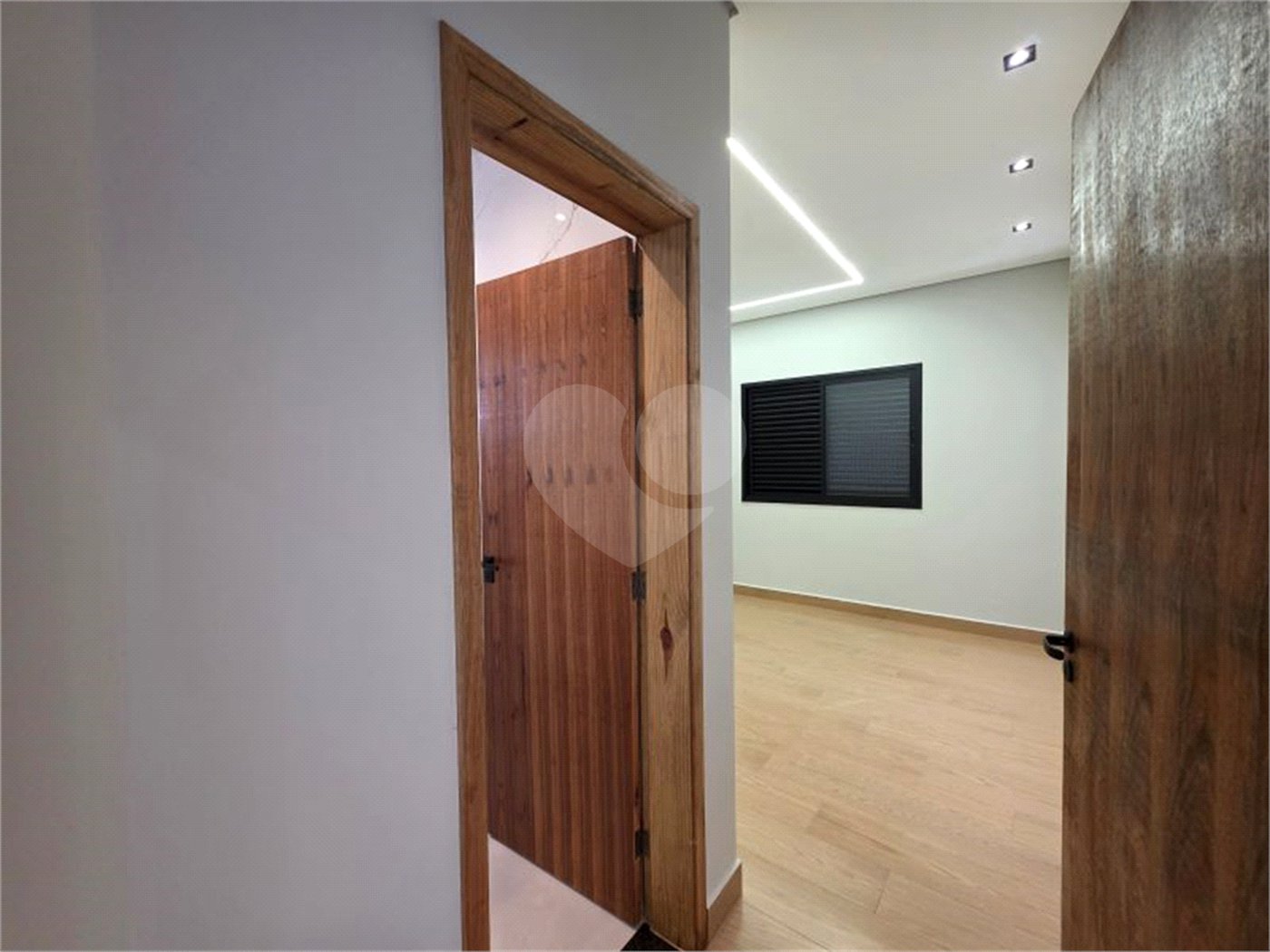Casa à venda com 3 quartos, sendo 1 suíte,  no condomínio Jardim Residencial Villagio Ipanema I, Sorocaba - SP