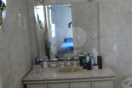 Sobrado à venda com 5 quartos, sendo 3 suítes, em Interlagos, São Paulo, SP