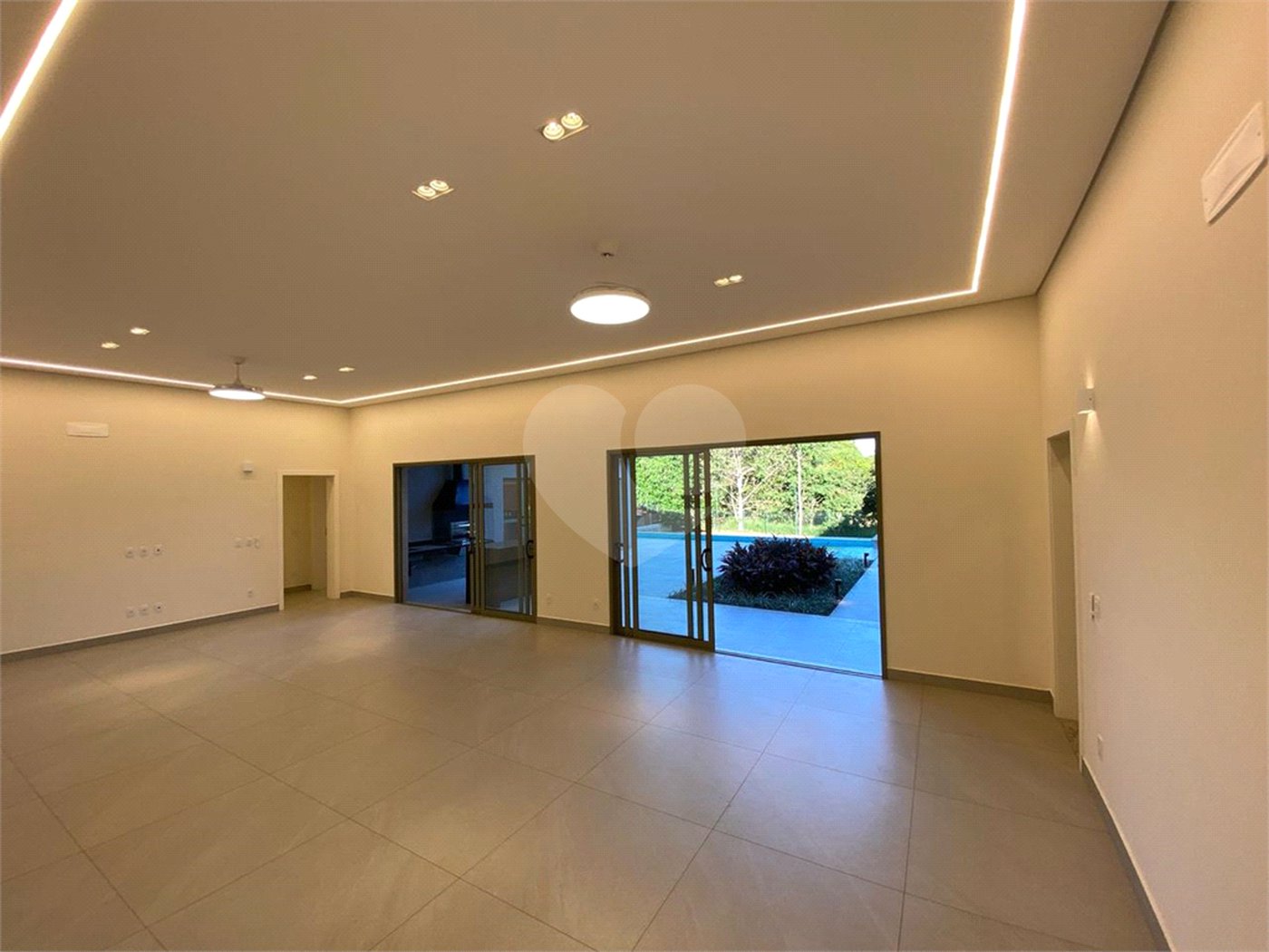 Casa à venda com 4 suítes no condomínio Primavera, Salto - SP