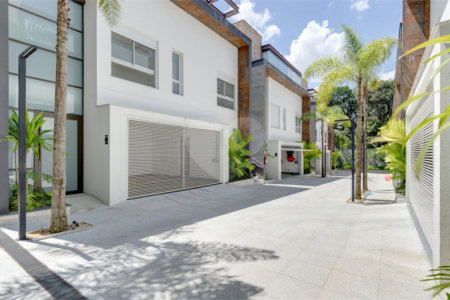 Casa à venda com 4 quartos, sendo 3 suítes, no condomínio Jardim Flora, São Paulo - SP