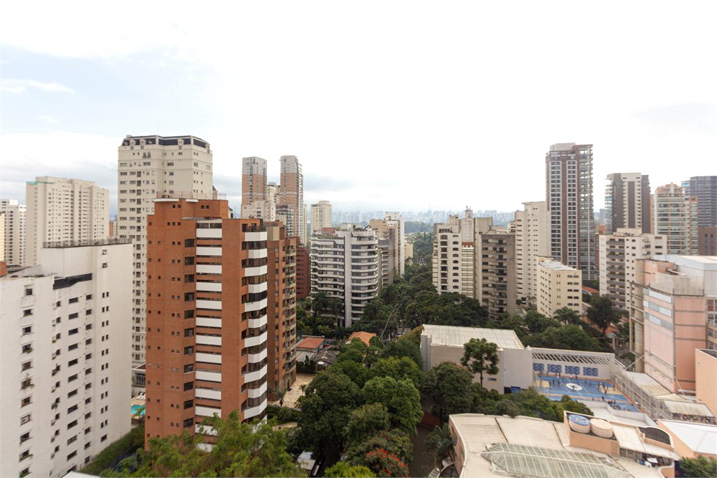 Apartamento à venda ou para alugar com 3 suítes em Moema, São Paulo, SP