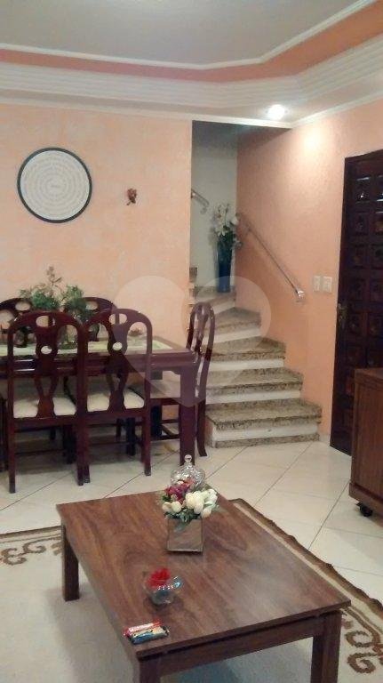 Casa à venda com 3 quartos, sendo 1 suíte, no condomínio Travessa Soldado Oscar Ribeiro Sampaio,8, São Paulo - SP