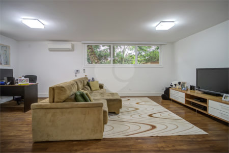 Sobrado à venda com 6 quartos, sendo 3 suítes, em Alto da Boa Vista, São Paulo, SP