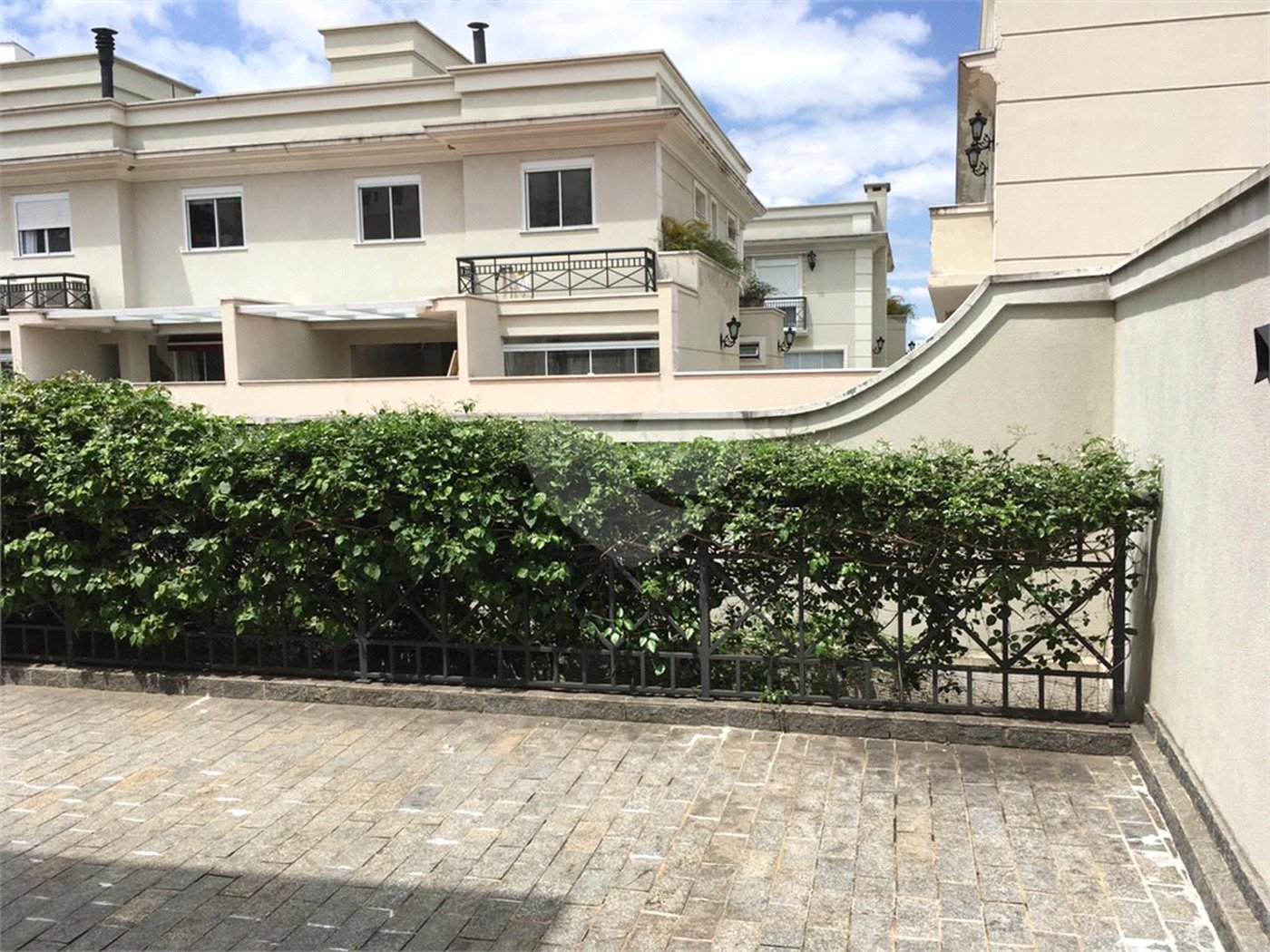 Casa à venda com 4 quartos, sendo 3 suítes,  em Vila Monumento, São Paulo, SP