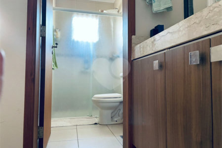 Casa à venda com 3 quartos, sendo 1 suíte, no condomínio Shambala I, Atibaia - SP
