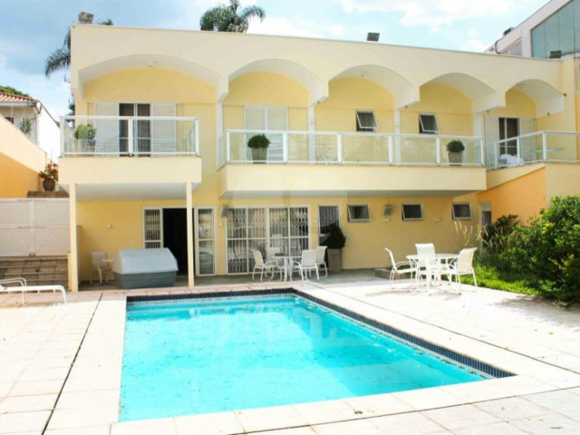 Casa Térrea à venda ou para alugar com 3 suítes em Brooklin Velho, São Paulo, SP
