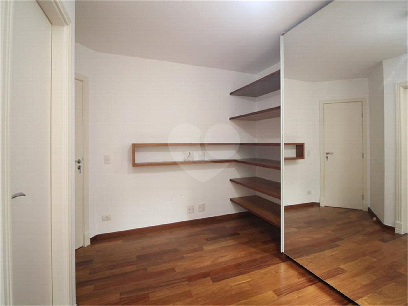 Casa à venda com 3 suítes no condomínio Brooklin Hills, São Paulo - SP