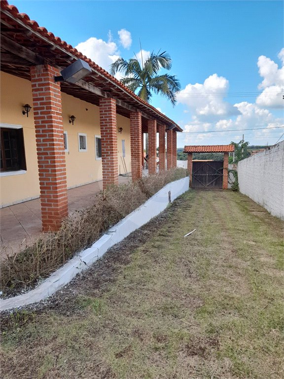 Chácara à venda com 3 quartos, sendo 1 suíte, no Centro, Porangaba, SP