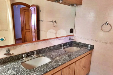 Sobrado à venda com 4 quartos, sendo 2 suítes, em Jardim São Bento, São Paulo, SP