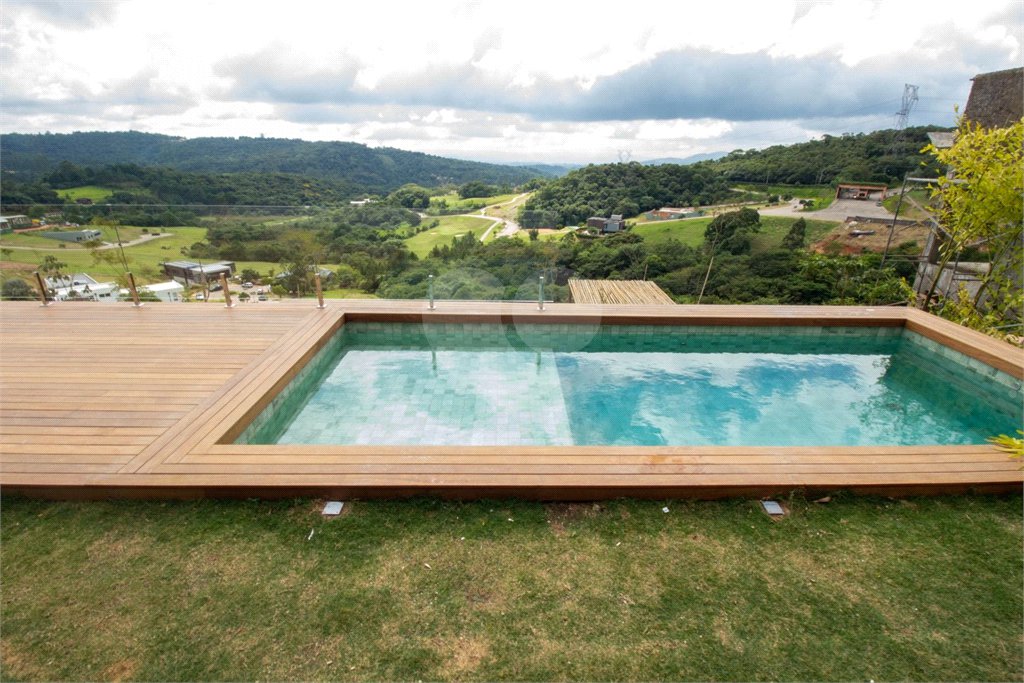 Casa à venda com 5 quartos, sendo 4 suítes, em Vila Darcy Penteado (mailasqui), São Roque, SP