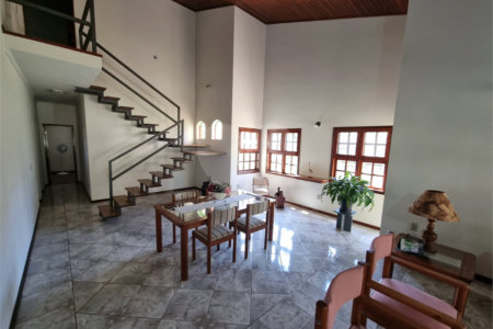 Casa à venda com 4 quartos, sendo 2 suítes, em Bosque, Vinhedo, SP