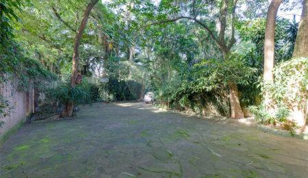 Casa Térrea à venda com 5 quartos, sendo 2 suítes,  em Alto da Boa Vista, São Paulo, SP