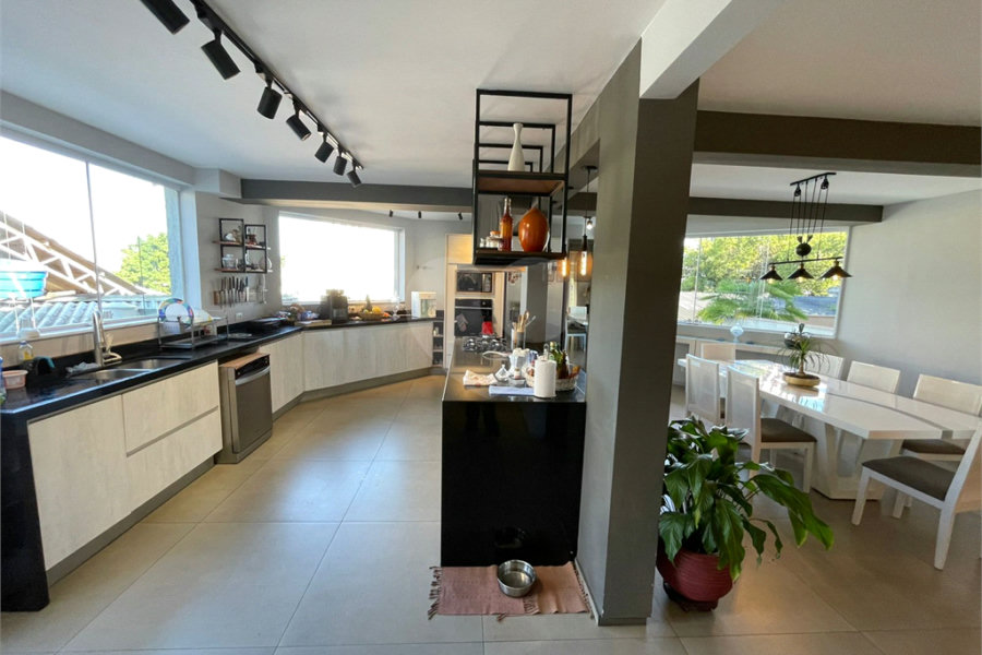 Casa à venda com 4 suítes no condomínio Fechado, São Paulo - SP