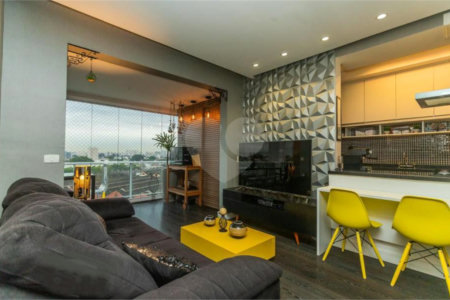 Apartamento à venda com 3 quartos, sendo 1 suíte,  em Vila Anastácio, São Paulo, SP