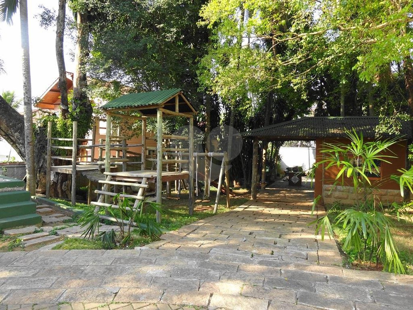 Casa à venda com 4 quartos, sendo 3 suítes,  no condomínio Domus, São Paulo - SP