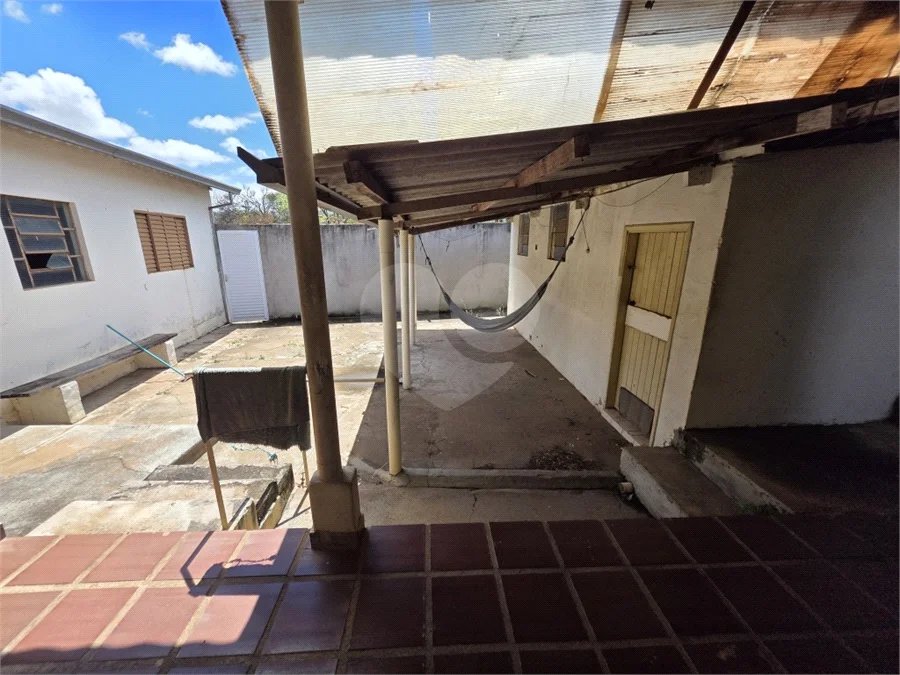 Casa térrea à venda com amplo quintal e grande potencial na Vila Nery