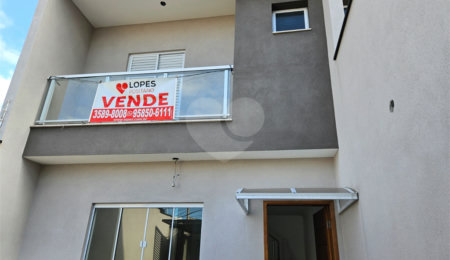 Sobrado à venda com 3 quartos, sendo 1 suíte,  em Vila Romero, São Paulo, SP