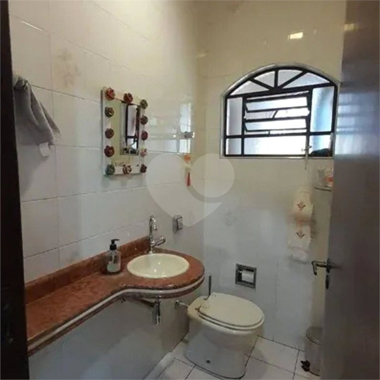 Sobrado à venda com 4 quartos, sendo 1 suíte, em Jardim Pinheiros, São Paulo, SP