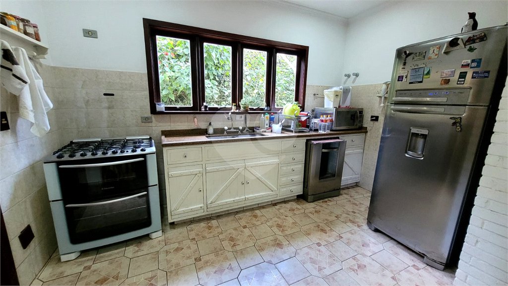 Casa à venda ou para alugar com 4 quartos, sendo 3 suítes, no condomínio Associação Reserva das Hortênsias, Mairiporã - SP