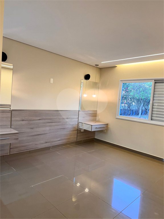 Casa à venda com 4 quartos, sendo 3 suítes, no condomínio Terras de Mont Serrat, Salto - SP