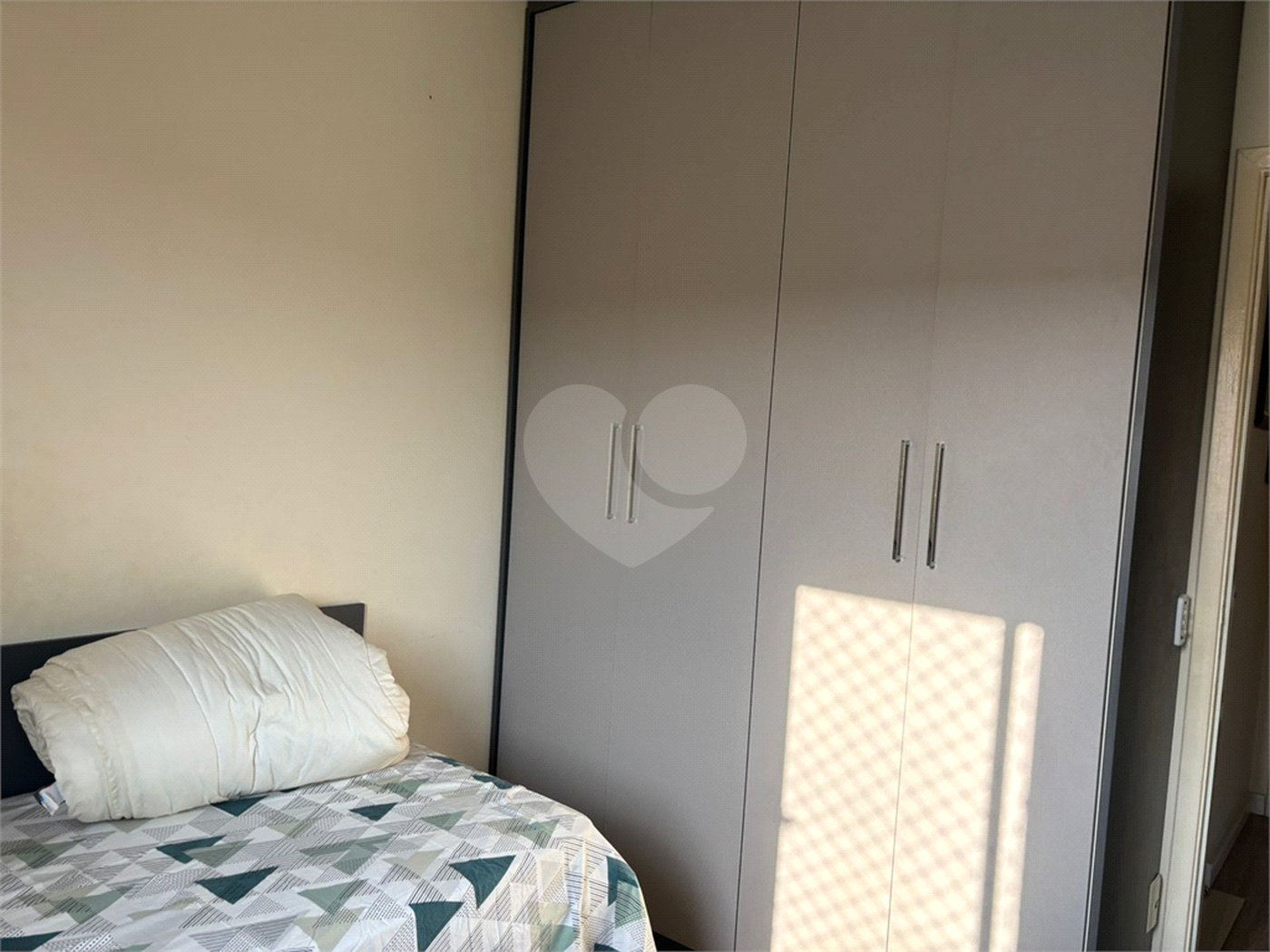 Casa à venda com 3 quartos, sendo 1 suíte, no condomínio Vila Nova Horizonte, Suzano - SP
