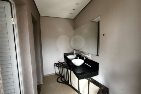 Casa à venda com 4 quartos, sendo 3 suítes,  em Vila Oliveira, Mogi das Cruzes, SP