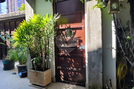 Casa à venda com 3 quartos, sendo 2 suítes, em Vila Mariana, São Paulo, SP