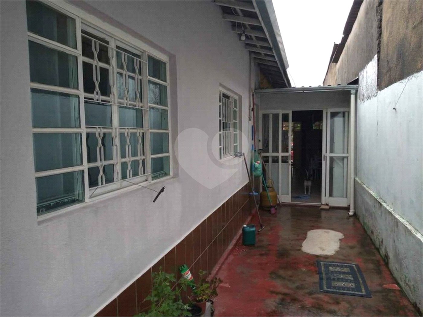 CASA A VENDA NO BAIRRO SANTA MARIA COM 3 DORMITORIOS, 1 BANHEIRO, 2 VAGAS, JACAREÍ/SP.