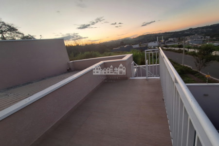 Casa à venda com 3 quartos, sendo 1 suíte, em Residencial Jardins da Catalunha, Atibaia, SP