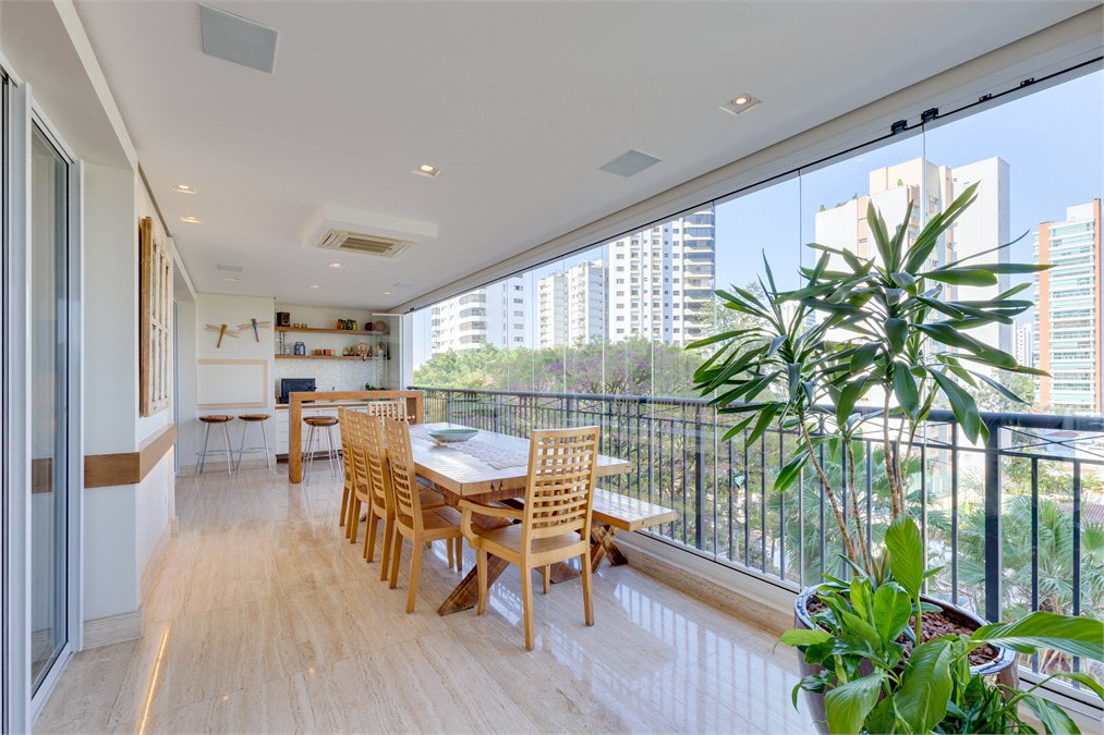 Apartamento à venda com 4 quartos, sendo 2 suítes, em Campo Belo, São Paulo, SP