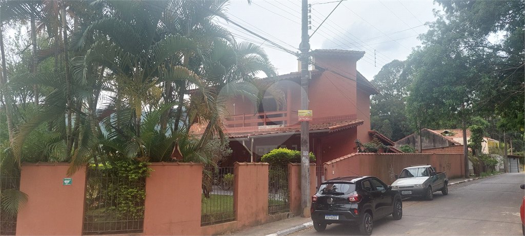 Sobrado à venda com 4 quartos, sendo 2 suítes, em Lavapés, Mairiporã, SP