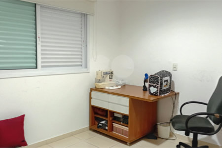 Sobrado à venda com 4 quartos, sendo 2 suítes,  em Vila Gilda, Santo André, SP