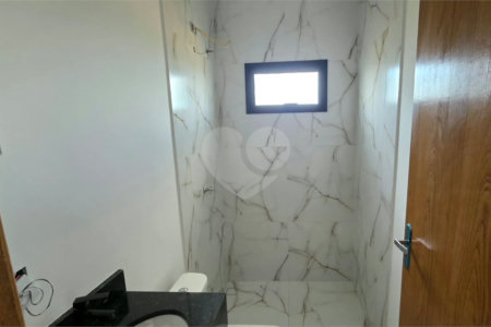 Casa à venda com 2 quartos, sendo 1 suíte, no condomínio Tivolli, Itapetininga - SP