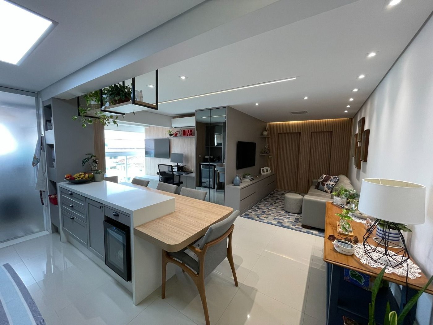 Apartamento 1 suíte com closet, 1 vaga demarcada, Embaré, Santos