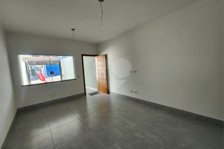 Sobrado à venda com 3 quartos, sendo 1 suíte,  em Vila Nivi, São Paulo, SP
